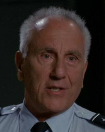 Fichier:Bauer dans la saison 4 de Stargate SG-1.jpg