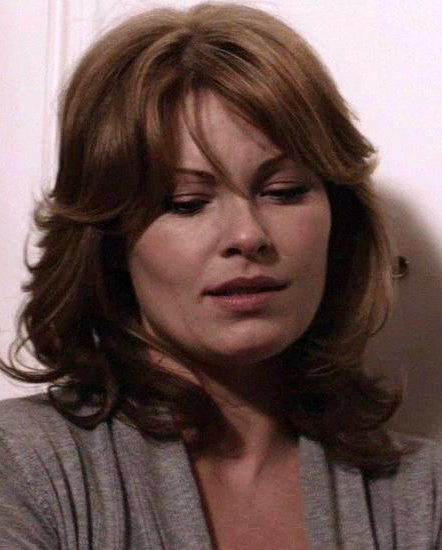 Fichier:Emily Young dans Terre.jpg