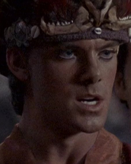 Fichier:Goa'uld (Enfants des dieux II) dans la saison 1 de Stargate SG-1.jpg