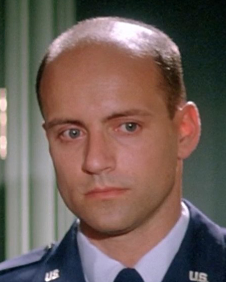Fichier:Officier (Stargate) dans Stargate, la Porte des étoiles.jpg