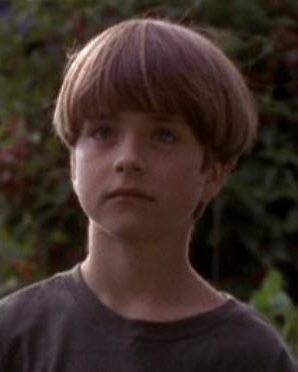 Fichier:Charlie O'Neill (hallucination Les Flammes de l'enfer) dans la Saison 3 de Stargate SG-1.jpg