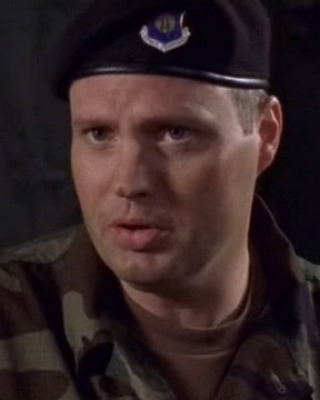 Fichier:McAtee dans la saison 1 de Stargate SG-1.jpg