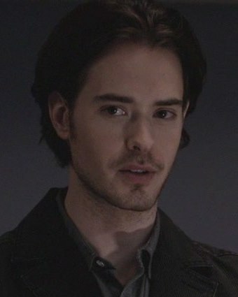 Fichier:Williams (Terre) dans la saison 1 de Stargate Universe.jpg