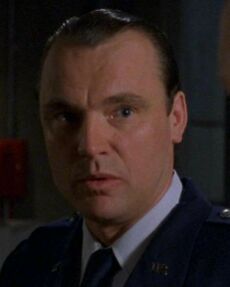 Samuels dans la saison 2 de Stargate SG-1.jpg