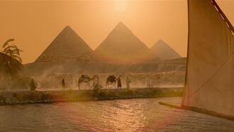 Grandes pyramides dans Stargate.jpg