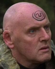 Moine (Enfants des dieux) dans la saison 1 de Stargate SG-1.jpg