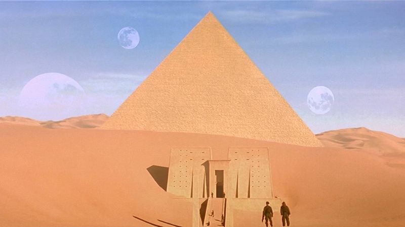 Fichier:Pyramide d'Abydos dans Stargate.jpg